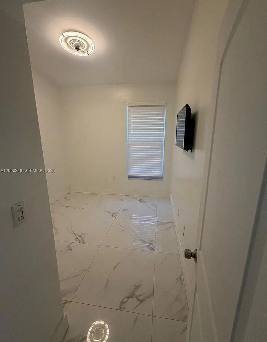 Country Lake Manors Townh — Photo 2