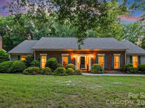 4030 Foxmoor Dr, Charlotte, NC 28226