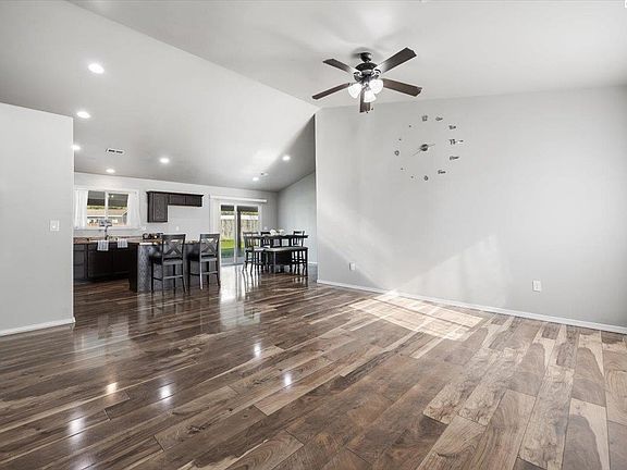 2nd image of 3719 Estrella Dr