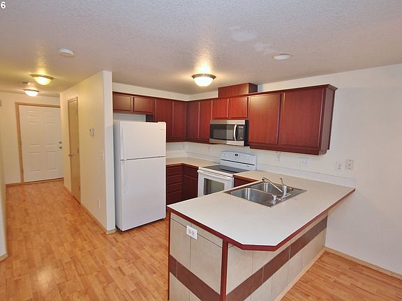 4th image of 8607 NE 25th Cir