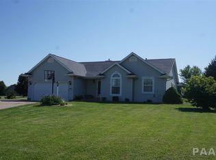 6215 Hartford Dr, Pekin, IL