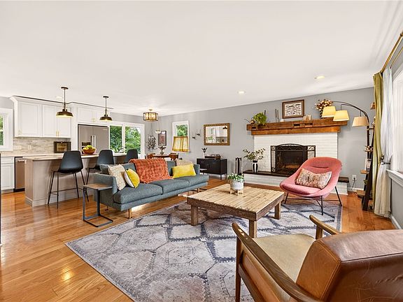 2nd image of 5160 Laura Ln