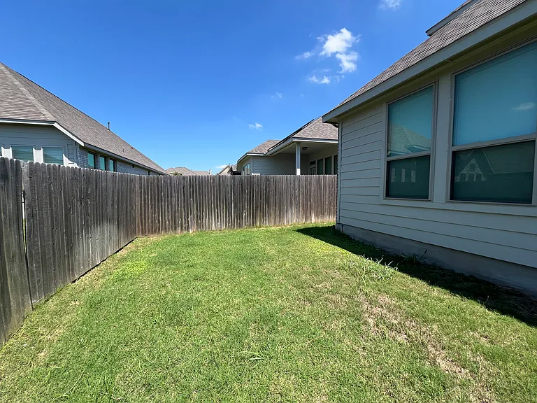 112 Freeman Loop — Photo 30