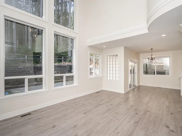 3398 Plateau Blvd, Coquitlam, BC V3E 3R3