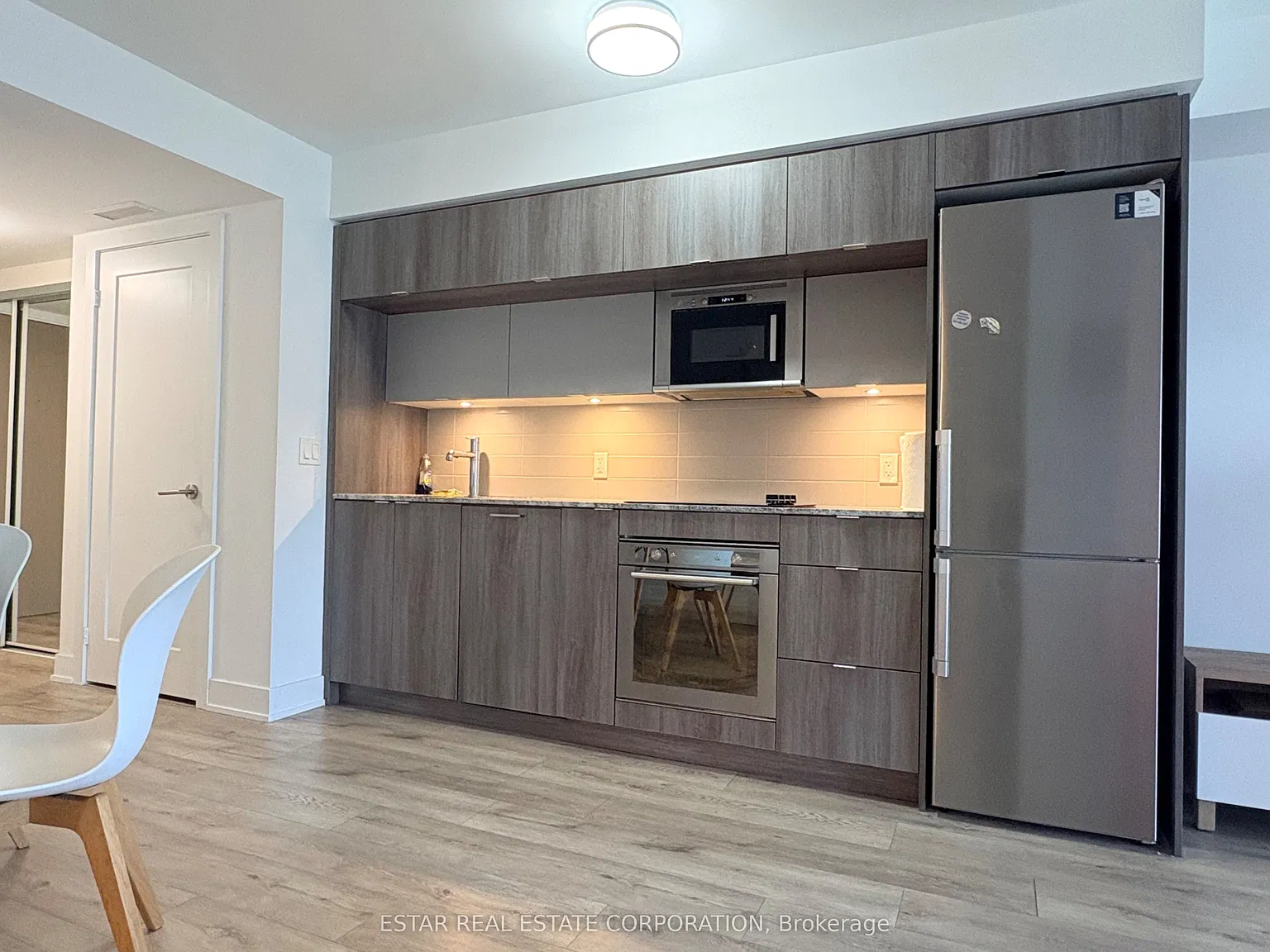 575 Bloor St E — Photo 3