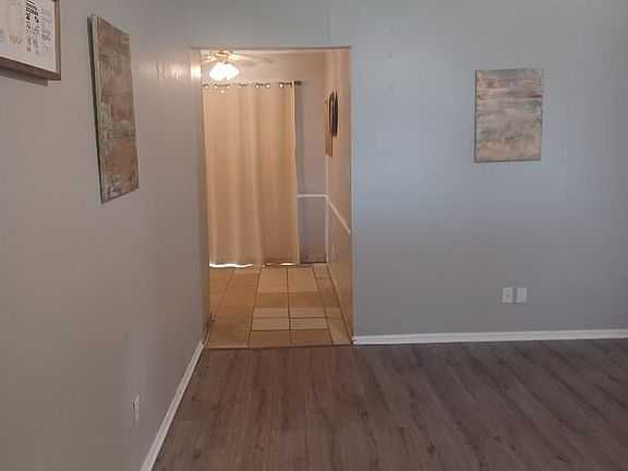 3rd image of 712 N Lawton Ave