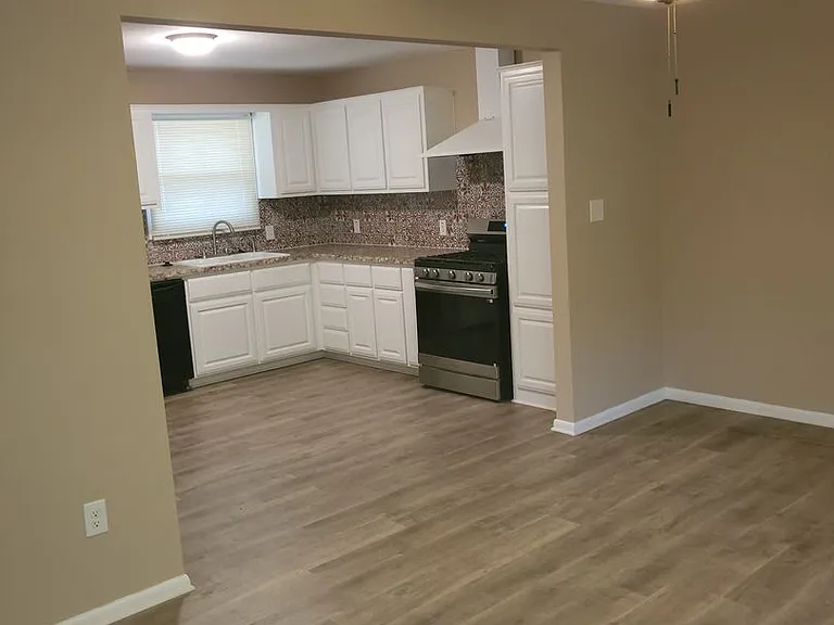 304 E Ellen Ave — Photo 6