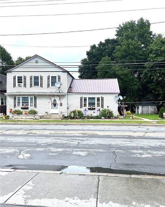 1st image of 132 W Main St