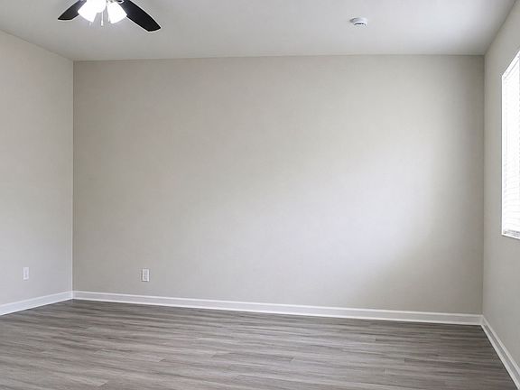 4th image of 8505 Cedros Ave