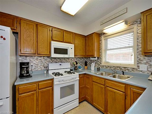 5th image of 129 Exeter Ct