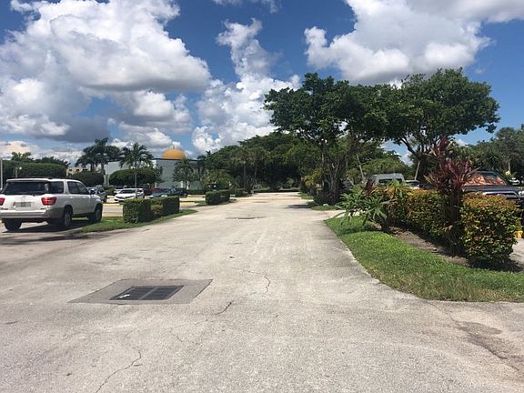 4th image of 3251 Holiday Springs Blvd