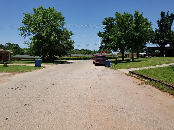 5th image of 104 S Oak Ave