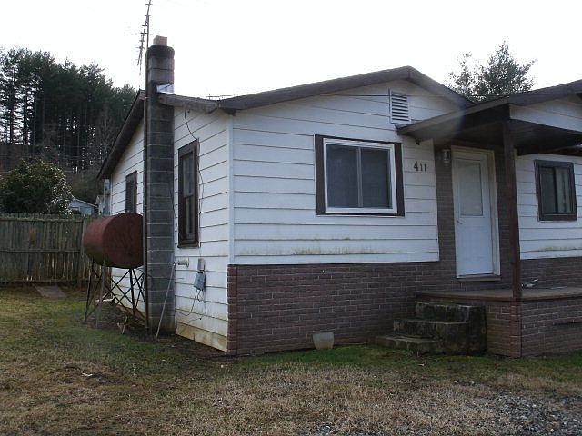 2nd image of 411 Hospital Rd