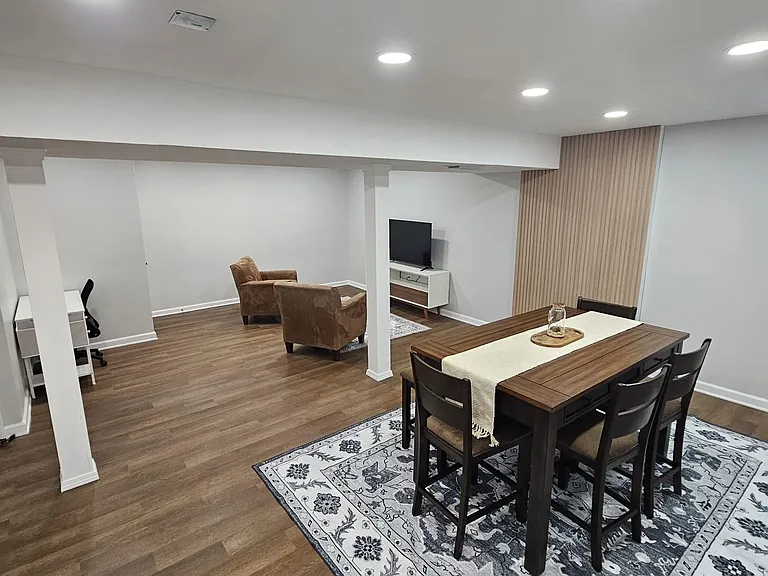 822 Brownwood Dr NW — Photo 1