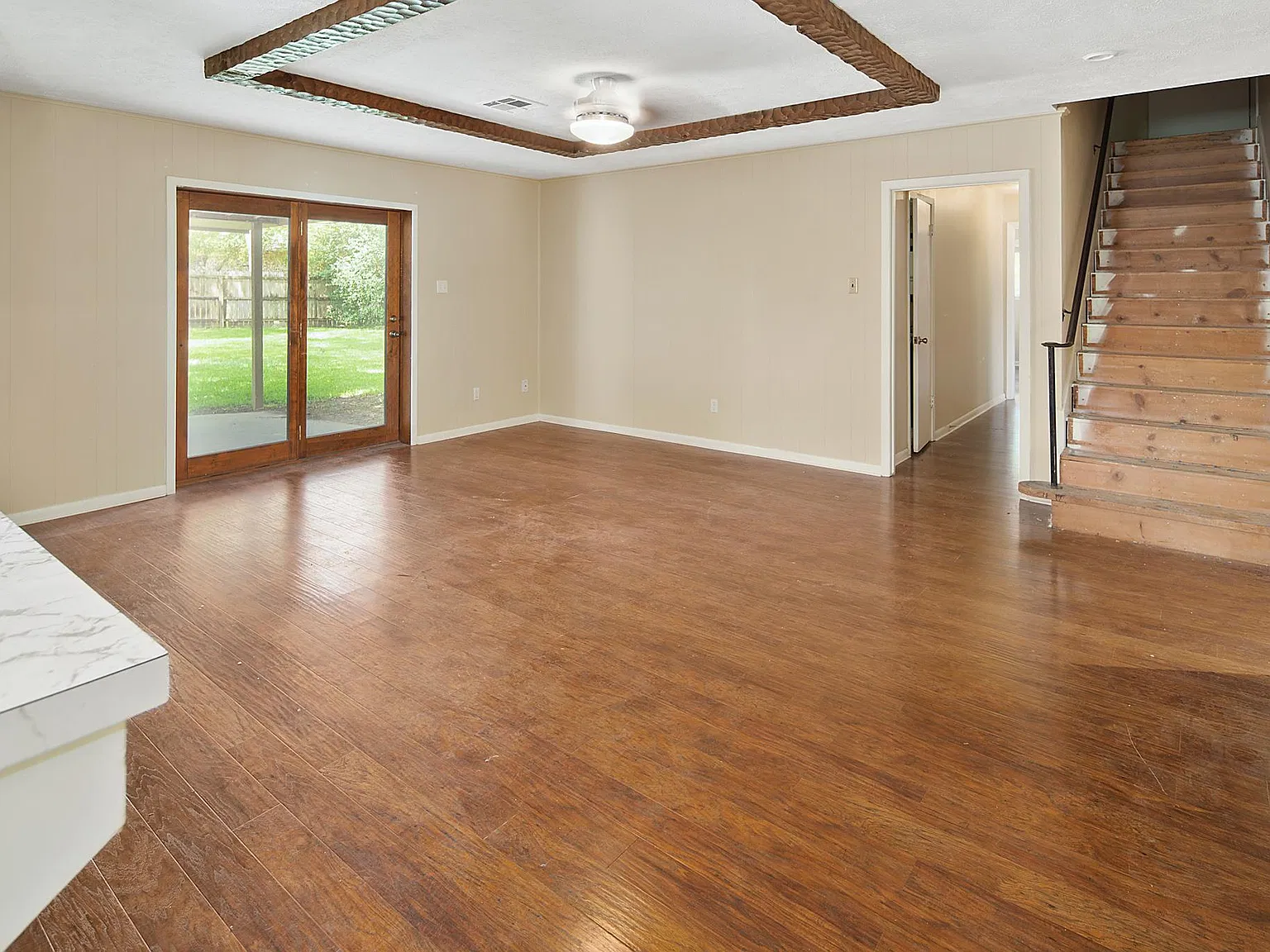 6 bed, 2294 sqft, $3,900 — Photo 4