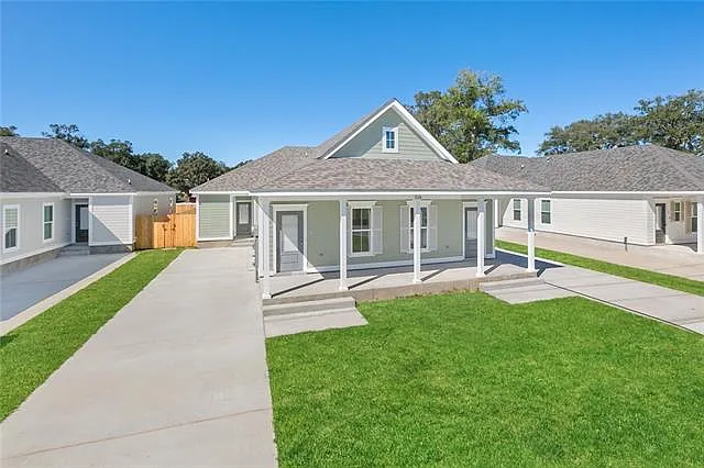 3 bed, 2.0 bath, 1300 sqft, $1,975 — Photo 2