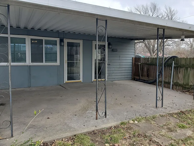 1711 SW Kent Pl — Photo 37