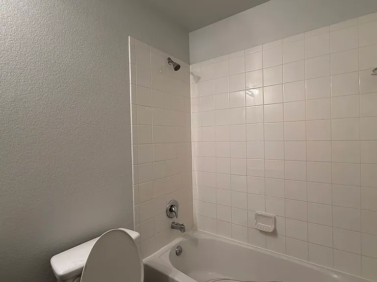 2123 Meadow View Dr — Photo 4