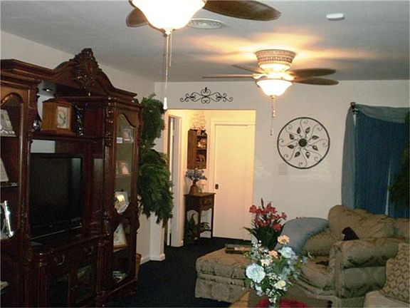 3rd image of 404 Greenwood Dr