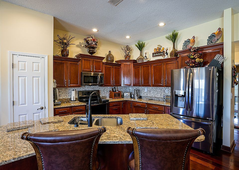 1st image of 185 Pinehurst Dr
