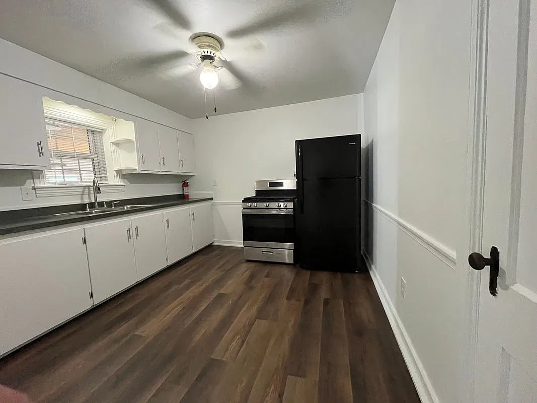 2 bed, 1.0 bath, 1000 sqft, $1,500 — Photo 2