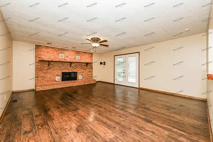 3 bed, 2.0 bath, 2010 sqft, $1,995 — Photo 4