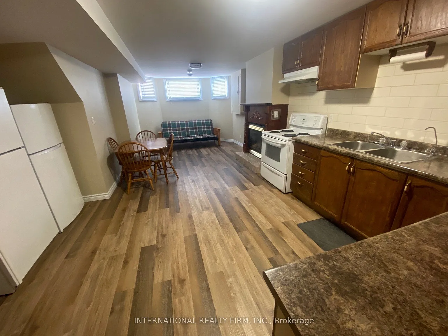 3 bed, $2,000 — Photo 2