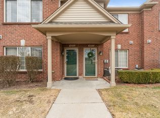 45515 Hidden View Ct, Utica, MI