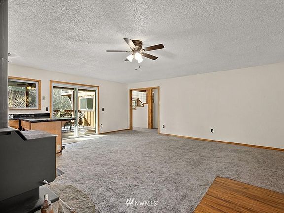 5th image of 224 Wild Rose Dr