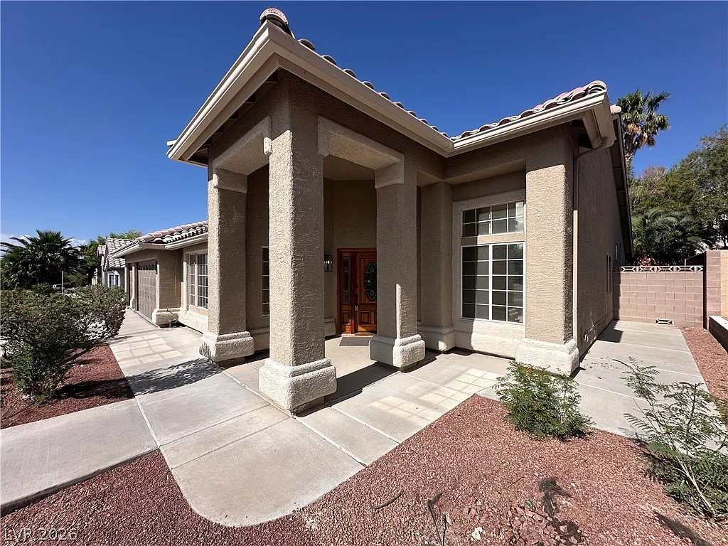 4 bed, 2.5 bath, 2222 sqft, $2,600 — Photo 3