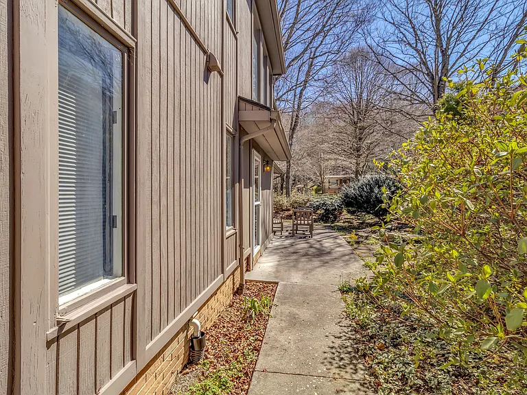 41 Balsam Shadows Rd — Photo 4
