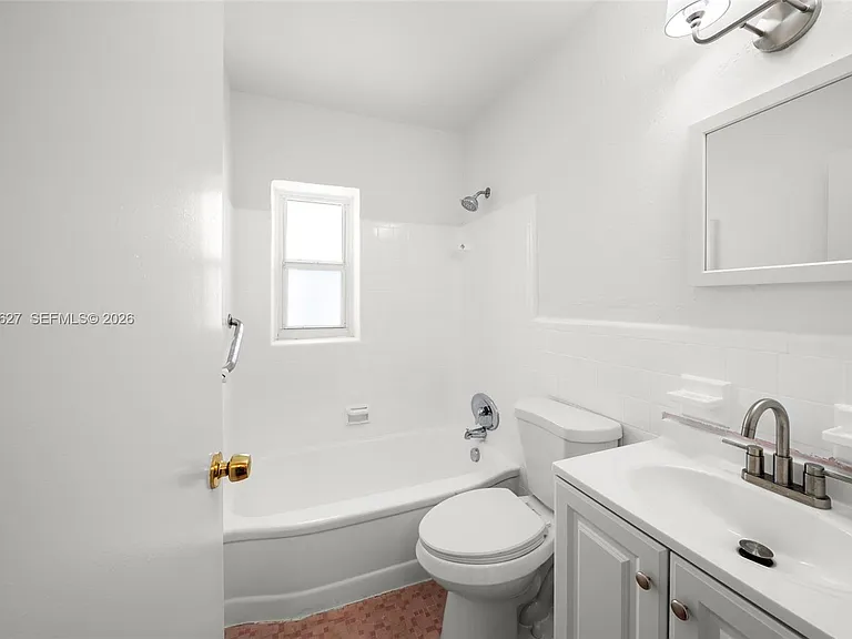 5730 SW 42nd Ter — Photo 6