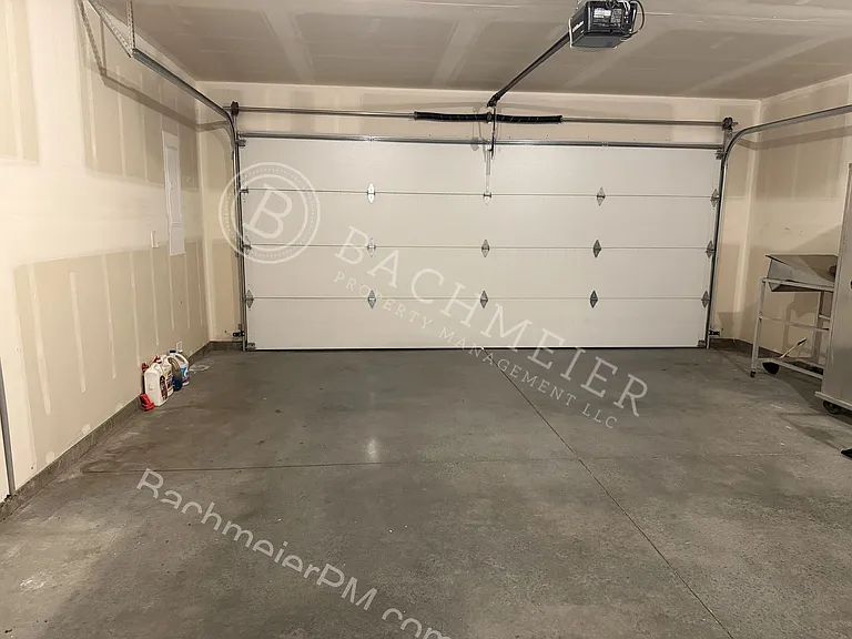 151 SW Nye Ave — Photo 17