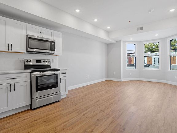 3rd image of 2932 W Oxford St #2A