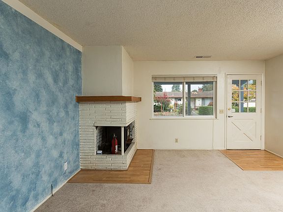 3rd image of 2168 Meadowwood Ln