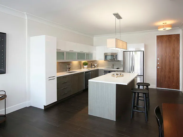 Grey House — Photo 37