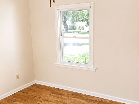 5th image of 217 W Berry Ave