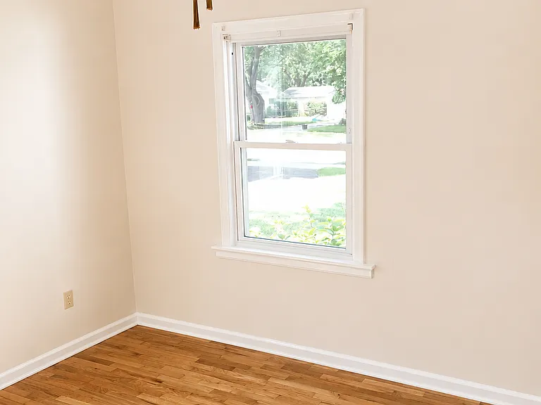 217 W Berry Ave — Photo 6