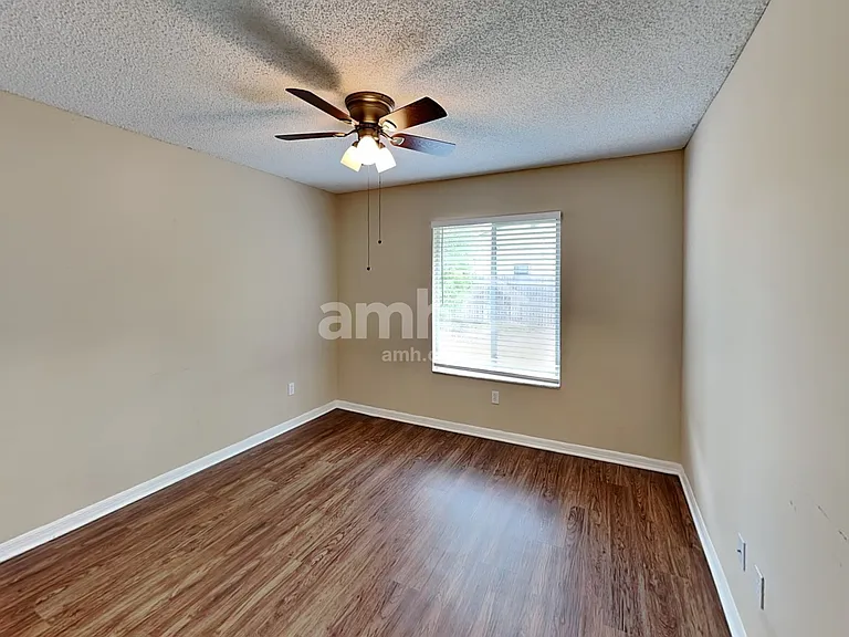 1014 Gore Dr — Photo 13