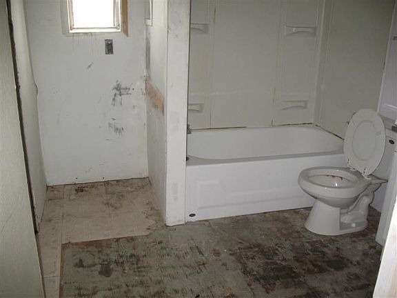 5th image of 330 Creek Ln