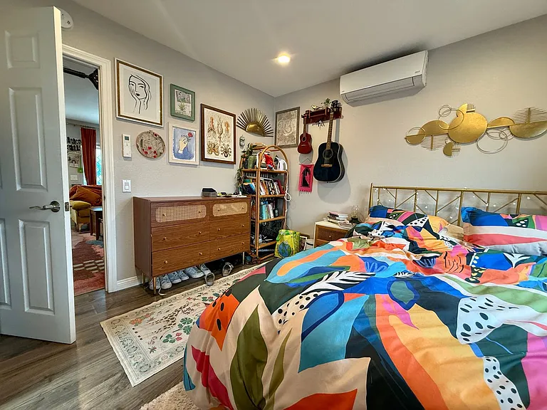 Modern Bungalow with W/D + A/C! Assigned Parking Included & 1 Garage Storage! — Photo 14