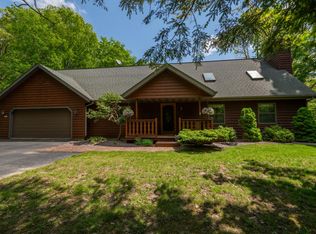 6409 Saint Patricks Ln, Hartford, WI 53027
