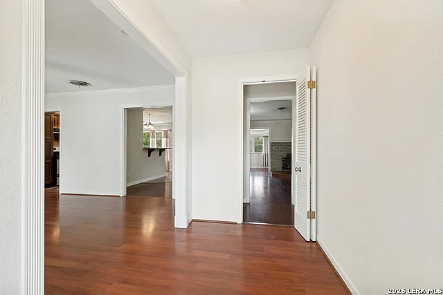 715 E Sunshine Dr — Photo 8