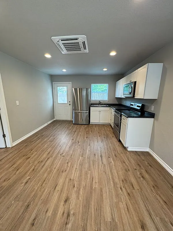 1 bed, 1.0 bath, 528 sqft, $1,300 — Photo 4