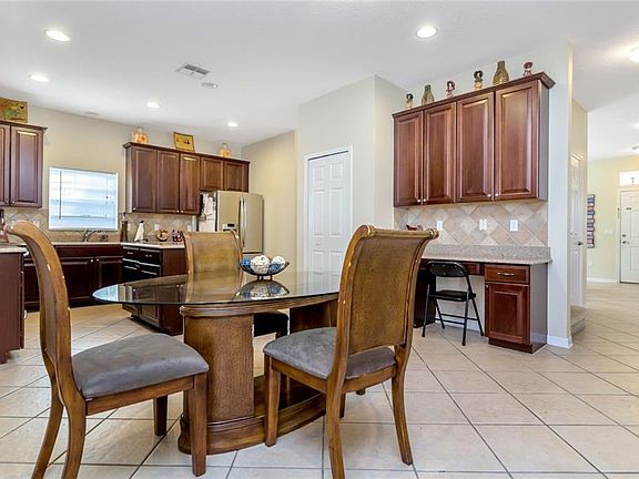 4th image of 13320 Phoenix Dr