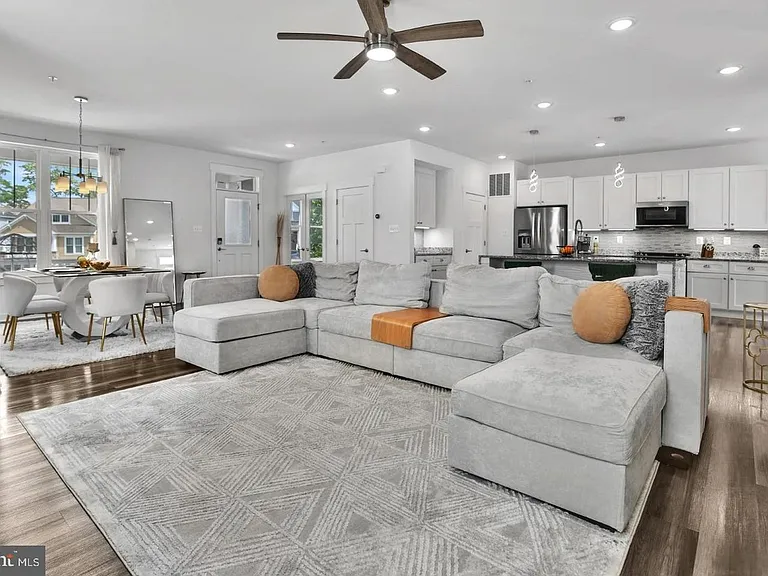 1003 Furgeson Ln — Photo 18
