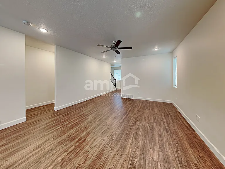 2403 E Surry Way — Photo 7