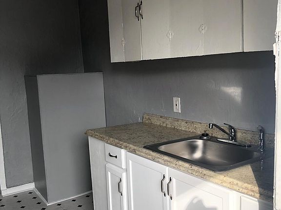 2nd image of 1559 Van Buren St APT 4