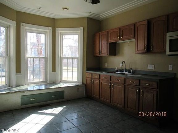 4th image of 1837 E 29th St