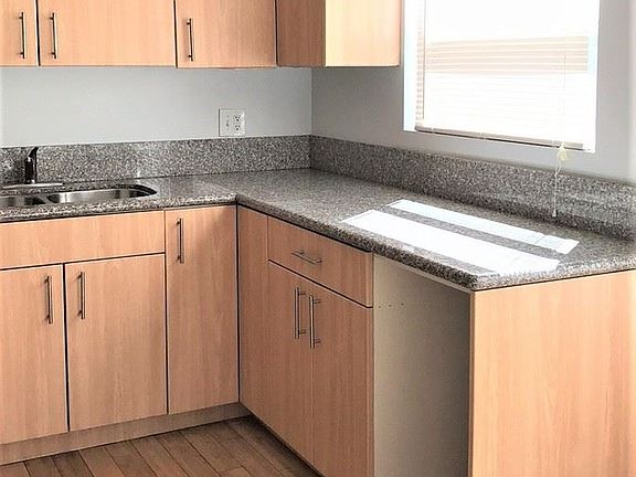 3rd image of 306 1/2 N Broadway APT 4
